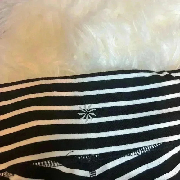 Athleta Cropped Black and White Striped Leggings Size S - Picture 4 of 4